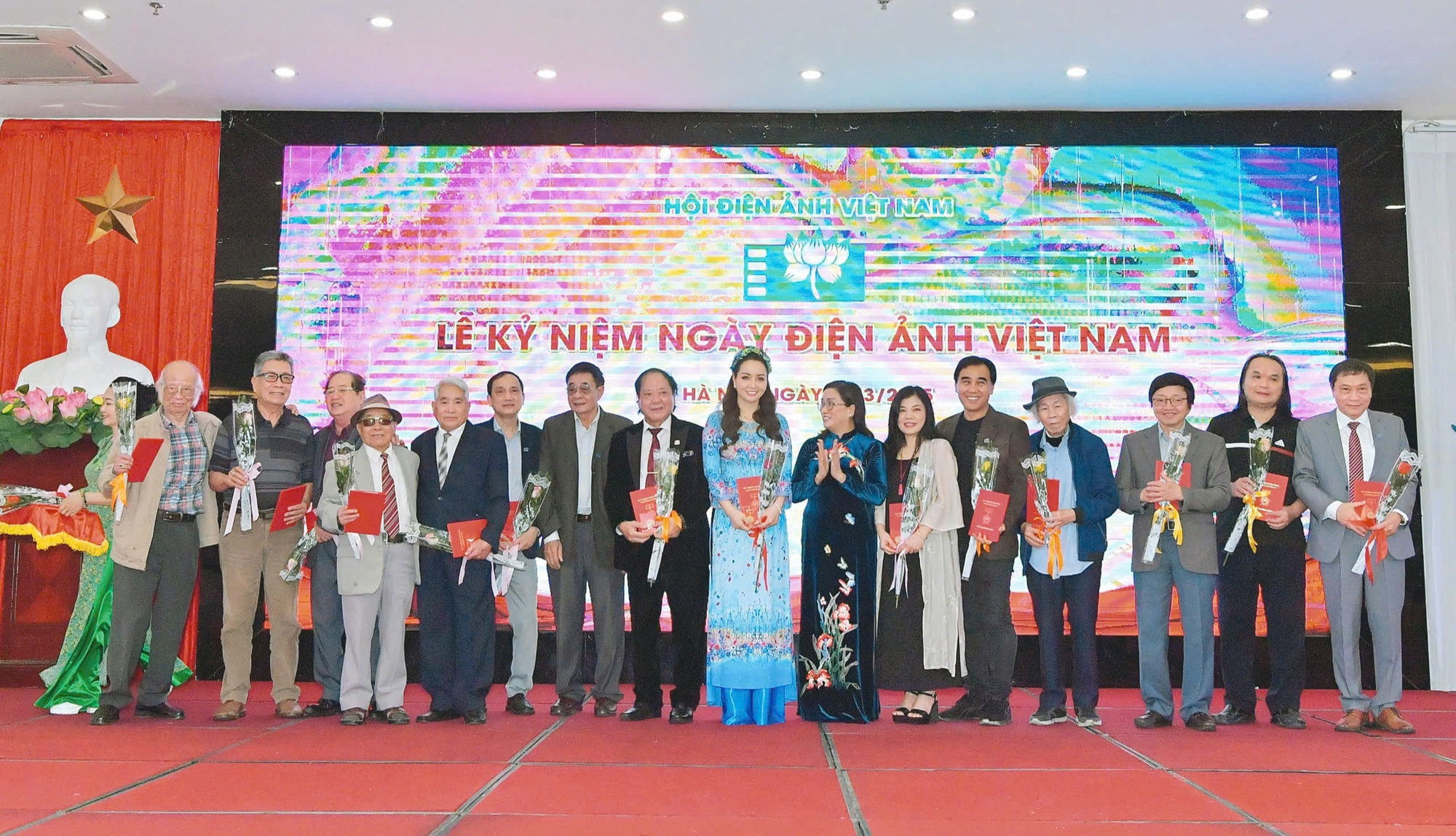 Trao Kỷ niệm chương "Vì Sự nghiệp điện ảnh" tri ân các nghệ sĩ, nhà hoạt động điện ảnh - Ảnh 1. Trao Kỷ niệm chương "Vì Sự nghiệp điện ảnh" tri ân các nghệ sĩ, nhà hoạt động điện ảnh - Ảnh 1.