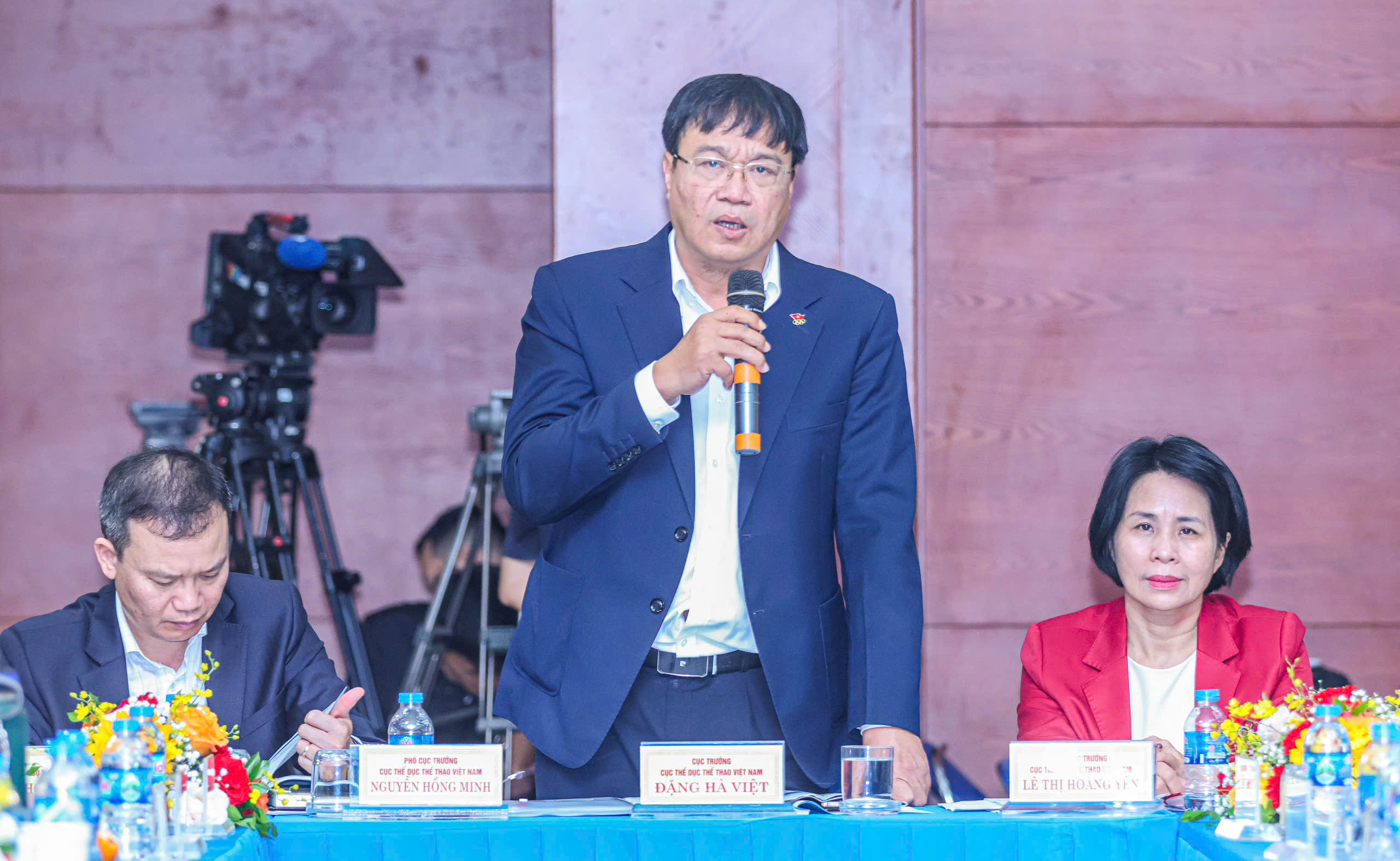 សិក្ខាសាលាដើម្បីផ្តល់មតិកែលម្អលើកម្មវិធីអភិវឌ្ឍន៍សម្រាប់កីឡាសំខាន់ៗ៖ ផ្តោតលើបញ្ហាសំខាន់ៗចំនួន ៤ - រូបថតទី ២។ Hội thảo góp ý xây dựng Chương trình phát triển các môn thể thao trọng điểm: Tập trung vào 4 vấn đề chính - Ảnh 2.