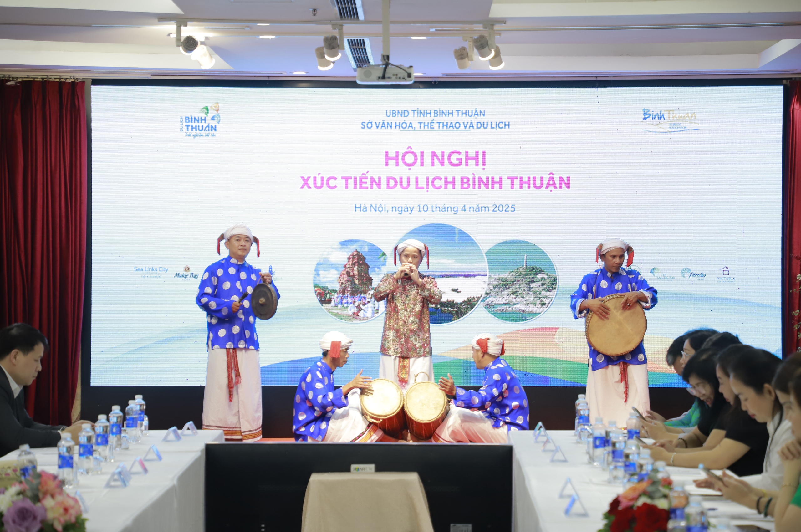 ビントゥアン:観光活動と資源価値の保全・促進および環境保護を結びつける - 写真2。 Bình Thuận: Gắn hoạt động du lịch với gìn giữ và phát huy các giá trị tài nguyên và bảo vệ môi trường - Ảnh 2.