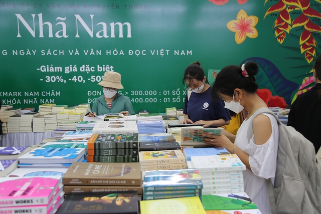 Huế: Tổ chức nhiều hoạt động nhân Ngày Sách và Văn hóa đọc Việt Nam - Ảnh 1. Huế: Tổ chức nhiều hoạt động nhân Ngày Sách và Văn hóa đọc Việt Nam - Ảnh 1.