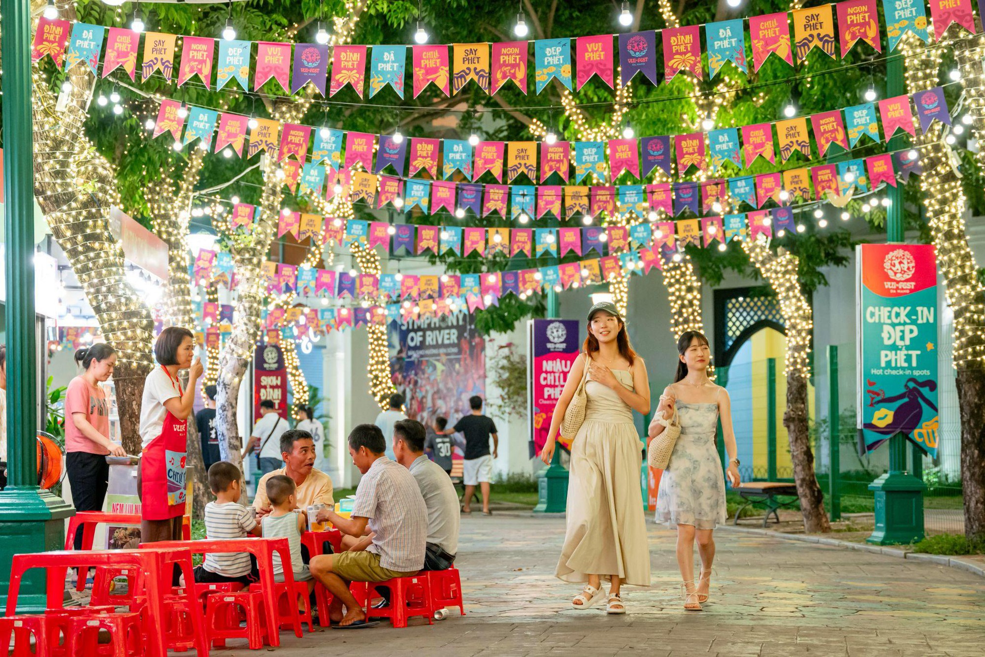 Những tọa độ check-in “nóng bỏng tay” tại Đà Nẵng dịp nghỉ lễ 30/4, 1/5 - Ảnh 5. Những tọa độ check-in “nóng bỏng tay” tại Đà Nẵng dịp nghỉ lễ 30/4, 1/5 - Ảnh 5.