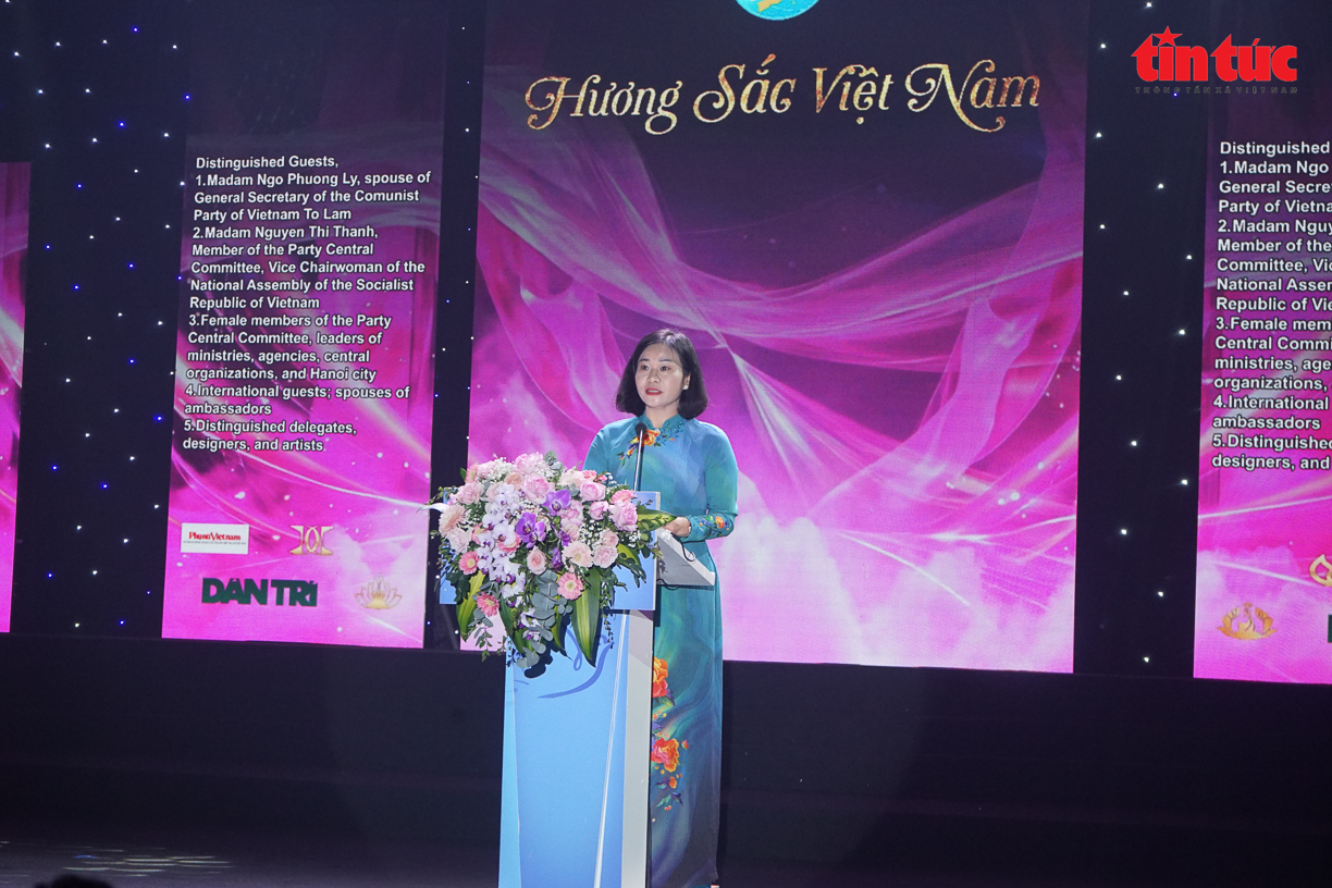 Chương trình áo dài nghệ thuật ‘Hương sắc Việt Nam’ tôn vinh khát vọng phụ nữ Việt Nam - Ảnh 2. Chương trình áo dài nghệ thuật ‘Hương sắc Việt Nam’ tôn vinh khát vọng phụ nữ Việt Nam - Ảnh 2.