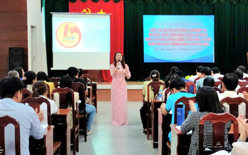 Long An: Tập huấn kỹ năng, nghiệp vụ hướng dẫn viên bảo tàng, di tích - Ảnh 2. Long An: Tập huấn kỹ năng, nghiệp vụ hướng dẫn viên bảo tàng, di tích - Ảnh 2.