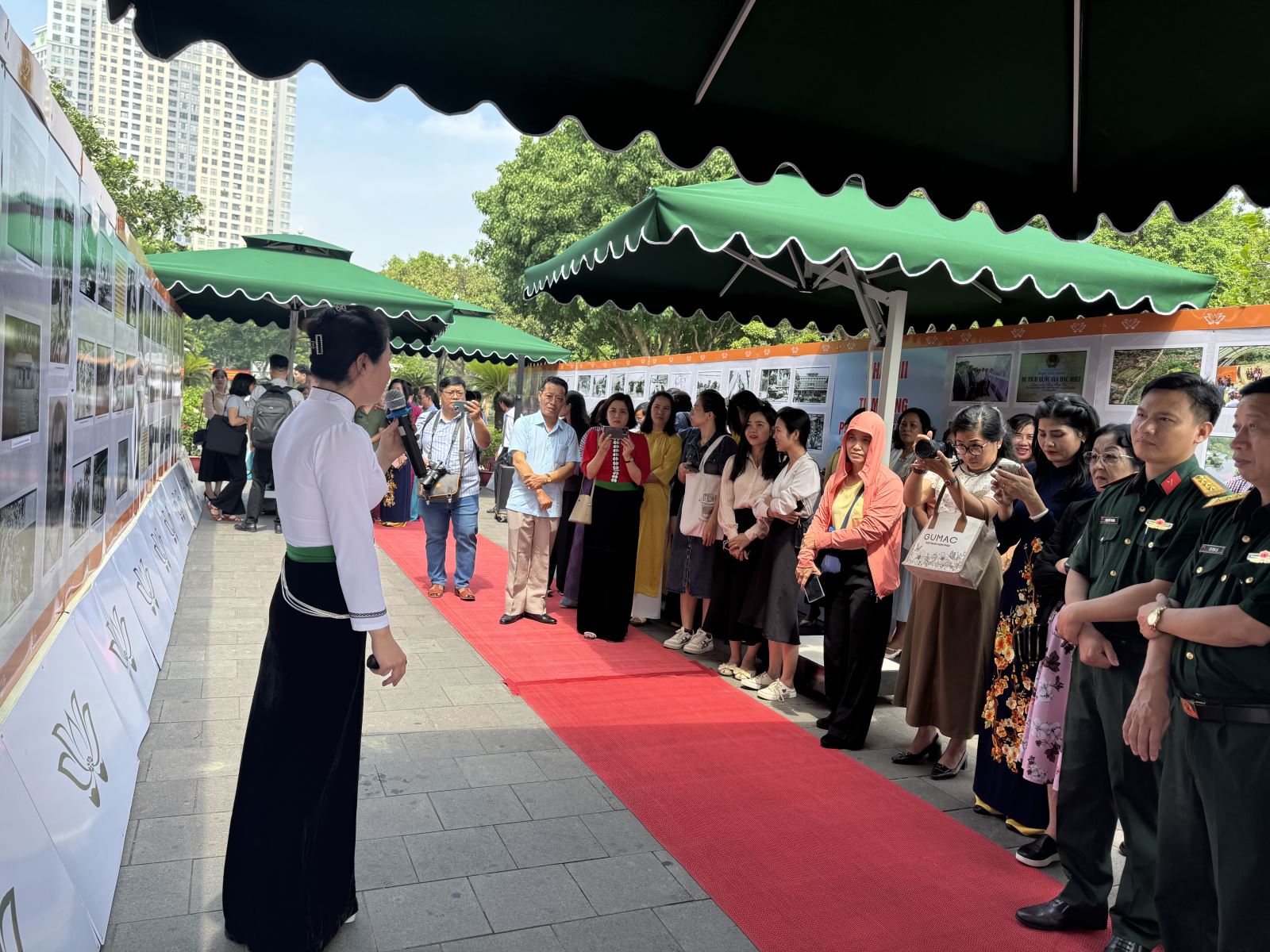 TP Hồ Chí Minh: Triển lãm tái hiện dấu ấn lịch sử và chân dung Chủ tịch Hồ Chí Minh - Ảnh 2. TP Hồ Chí Minh: Triển lãm tái hiện dấu ấn lịch sử và chân dung Chủ tịch Hồ Chí Minh - Ảnh 2.