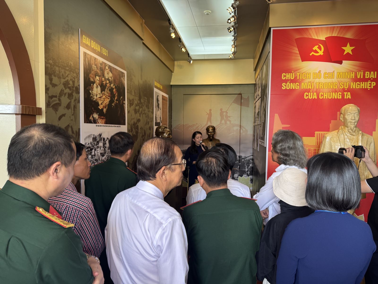 TP Hồ Chí Minh: Triển lãm tái hiện dấu ấn lịch sử và chân dung Chủ tịch Hồ Chí Minh - Ảnh 3. TP Hồ Chí Minh: Triển lãm tái hiện dấu ấn lịch sử và chân dung Chủ tịch Hồ Chí Minh - Ảnh 3.
