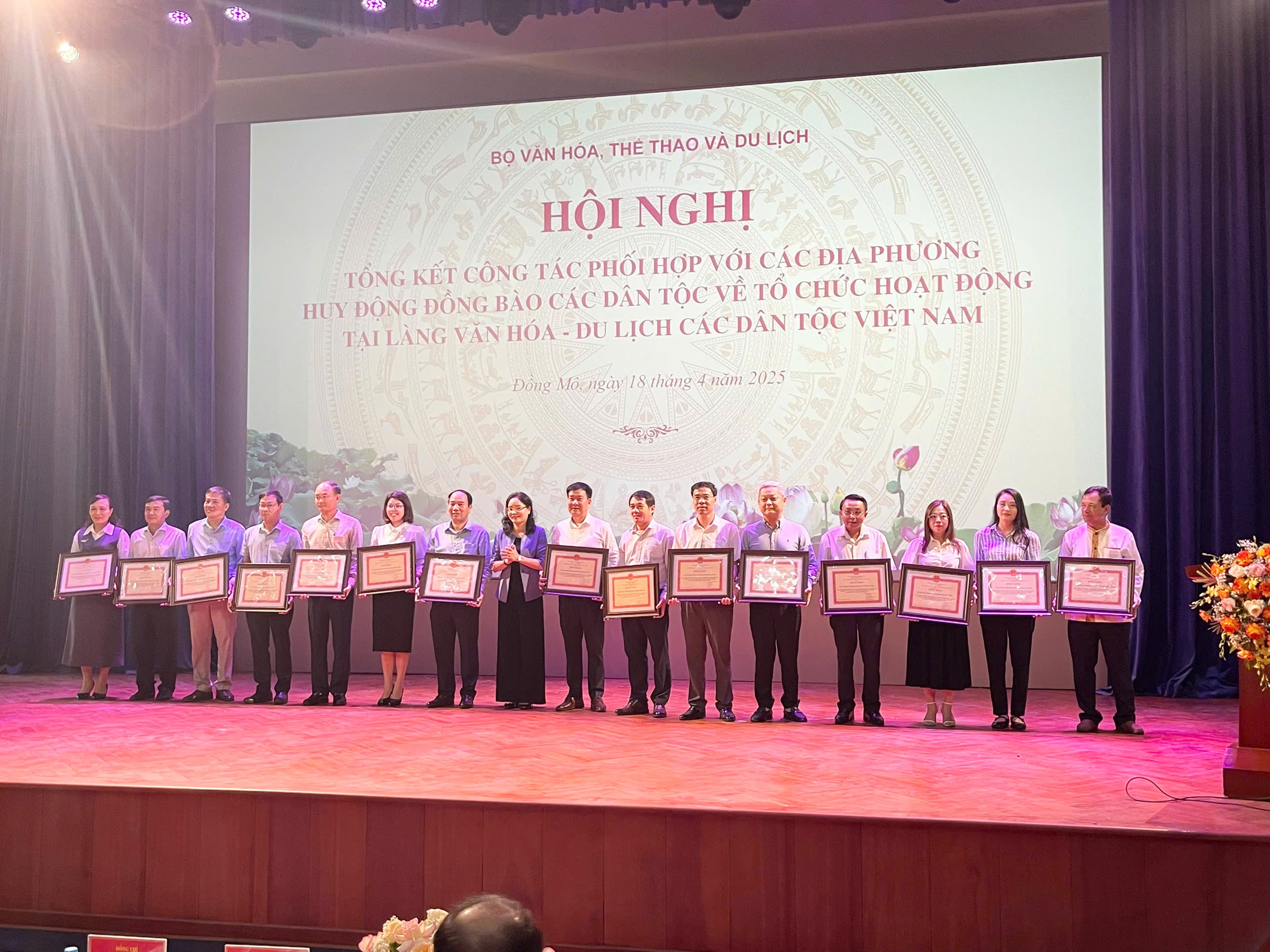 Đưa Làng Văn hóa - Du lịch các dân tộc Việt Nam thực sự trở thành biểu tượng sinh động của tinh thần đại đoàn kết toàn dân tộc - Ảnh 3. Đưa Làng Văn hóa - Du lịch các dân tộc Việt Nam thực sự trở thành biểu tượng sinh động của tinh thần đại đoàn kết toàn dân tộc - Ảnh 3.