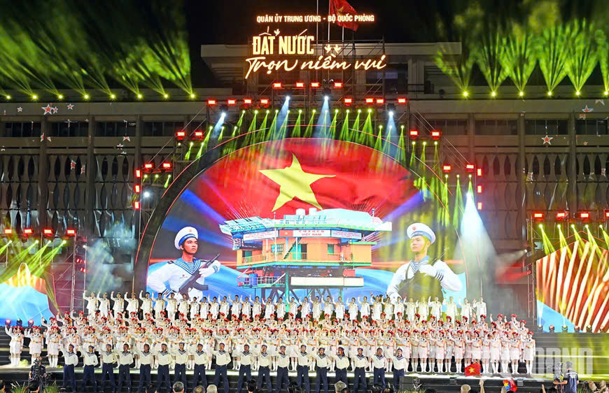 ចំណុចសំខាន់ៗនៃកម្មវិធីសិល្បៈ Đặc sắc chương trình nghệ thuật "Đất nước trọn niềm vui" - Ảnh 1.