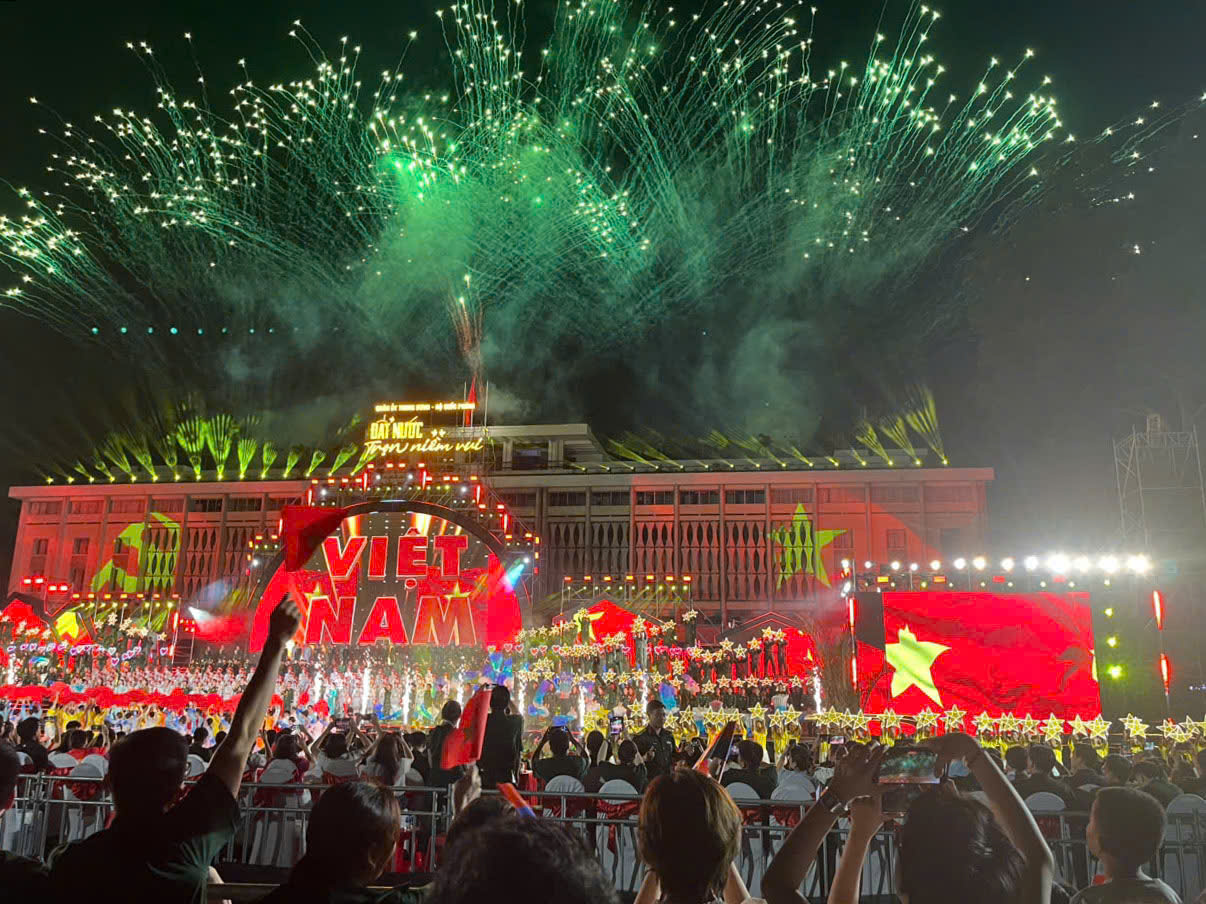 ចំណុចសំខាន់ៗនៃកម្មវិធីសិល្បៈ Đặc sắc chương trình nghệ thuật "Đất nước trọn niềm vui" - Ảnh 7.