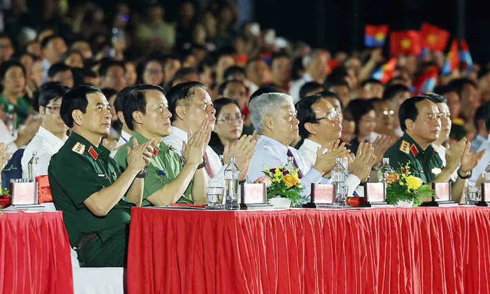 ចំណុចសំខាន់ៗនៃកម្មវិធីសិល្បៈ Đặc sắc chương trình nghệ thuật "Đất nước trọn niềm vui" - Ảnh 3.