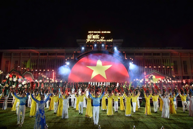Tổ chức chương trình nghệ thuật đặc biệt "Sáng mãi tên Người – Hồ Chí Minh" - Ảnh 1. Tổ chức chương trình nghệ thuật đặc biệt "Sáng mãi tên Người – Hồ Chí Minh" - Ảnh 1.