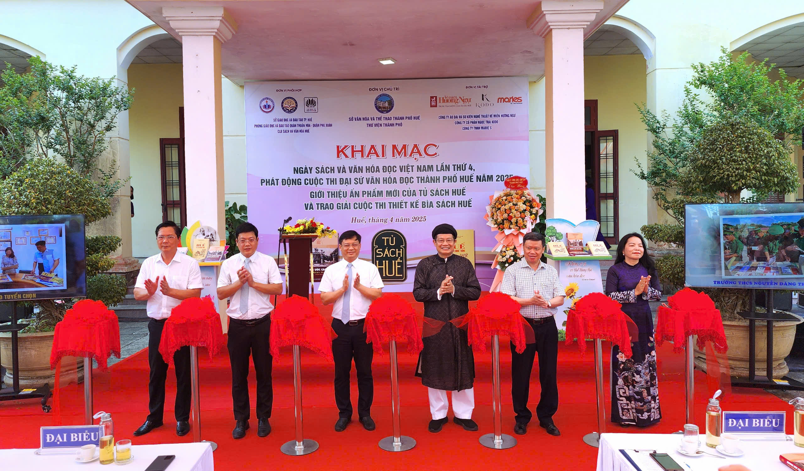 Sôi nổi Ngày Sách và Văn hóa đọc Việt Nam tại TP Huế - Ảnh 1. Sôi nổi Ngày Sách và Văn hóa đọc Việt Nam tại TP Huế - Ảnh 1.