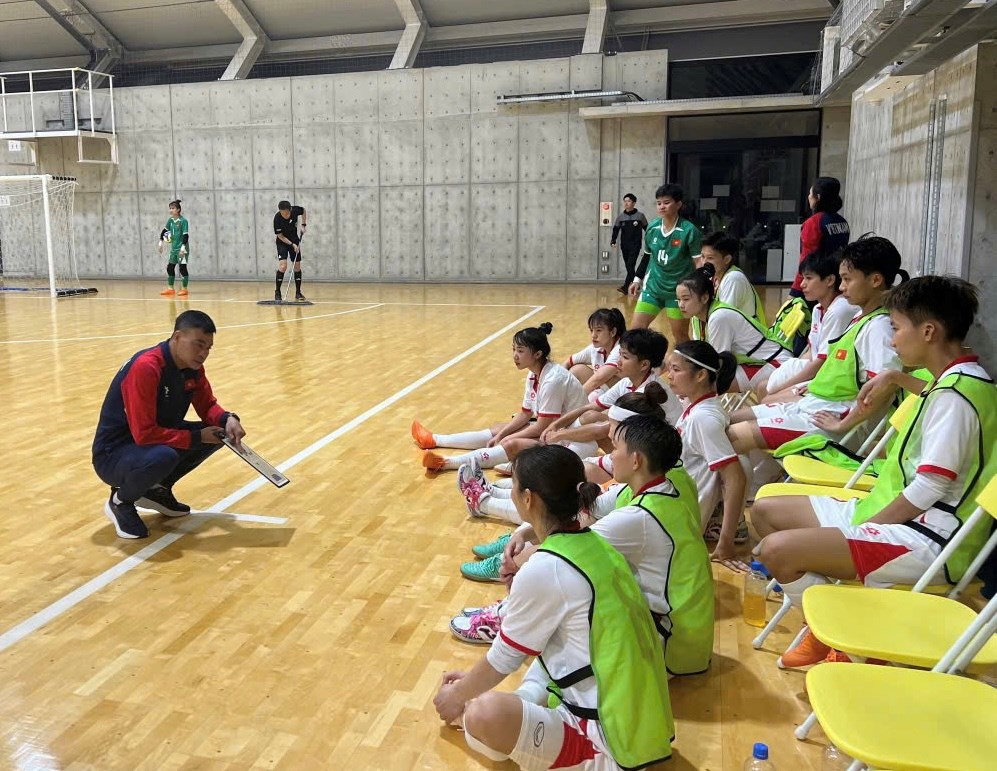 Đội tuyển Futsal nữ Việt Nam thắng trận đầu tiên trong chuyến tập huấn Nhật Bản - Ảnh 2. Đội tuyển Futsal nữ Việt Nam thắng trận đầu tiên trong chuyến tập huấn Nhật Bản - Ảnh 2.