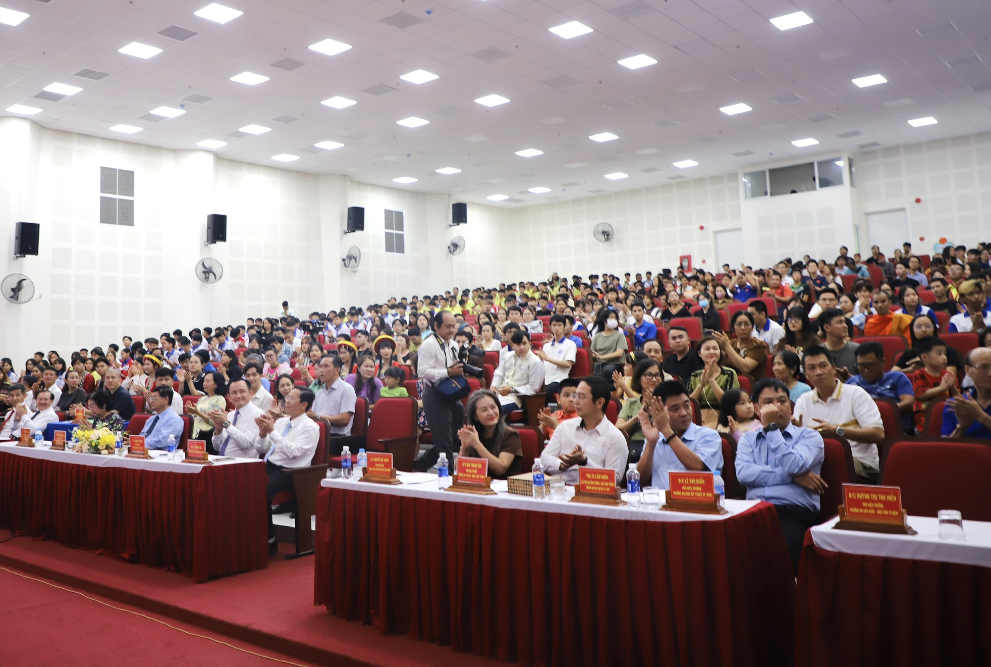 Ấn tượng đêm giao lưu HSSV dân tộc thiểu số tiêu biểu các trường VHTTDL khu vực phía Nam - Ảnh 1. Ấn tượng đêm giao lưu HSSV dân tộc thiểu số tiêu biểu các trường VHTTDL khu vực phía Nam - Ảnh 1.