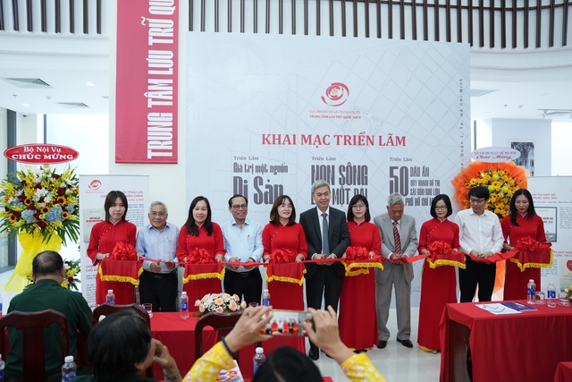 TP. Hồ Chí Minh: Khai mạc các hoạt động kỷ niệm 50 năm Ngày Giải phóng miền Nam, thống nhất đất nước (30/4/1975-30/4/2025) - Ảnh 1. TP. Hồ Chí Minh: Khai mạc các hoạt động kỷ niệm 50 năm Ngày Giải phóng miền Nam, thống nhất đất nước (30/4/1975-30/4/2025) - Ảnh 1.