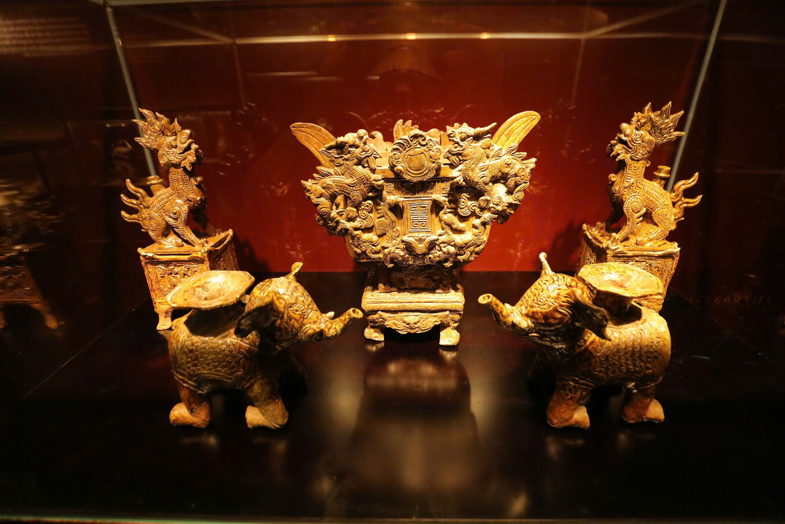 「ベトナム陶磁の旅」展にて陶磁器の骨董品約200点を紹介 - 写真2。 Giới thiệu gần 200 cổ vật gốm tại triển lãm "Hành trình gốm Việt" - Ảnh 2.