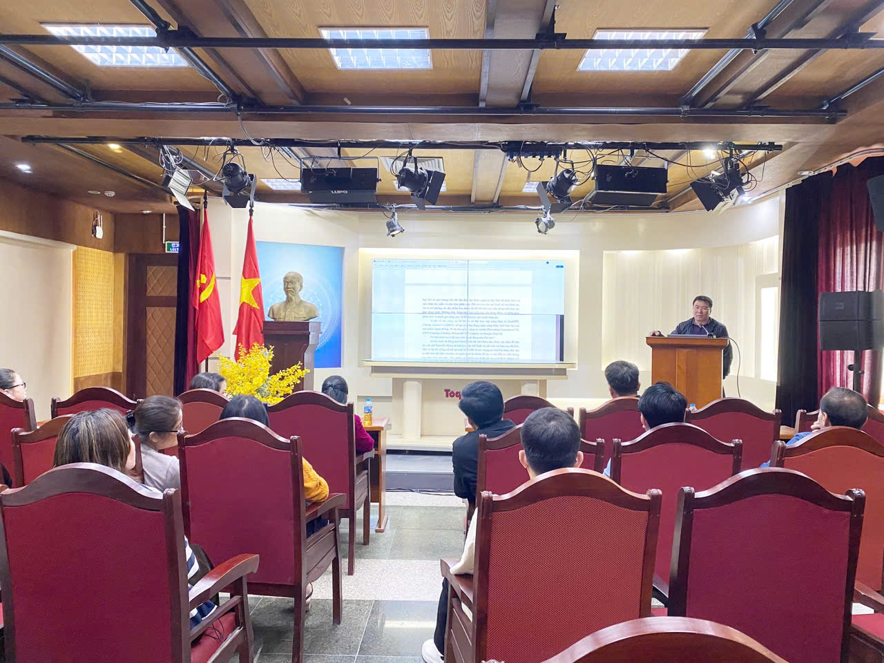 文化・スポーツ・観光デジタル変革センター:行政業務における人工知能(AI)の活用に関する研修コースを開催 - 写真1。 Trung tâm Chuyển đổi số Văn hóa, Thể thao và Du lịch: Tổ chức lớp hướng dẫn sử dụng trí tuệ nhân tạo AI trong công tác hành chính - Ảnh 1.