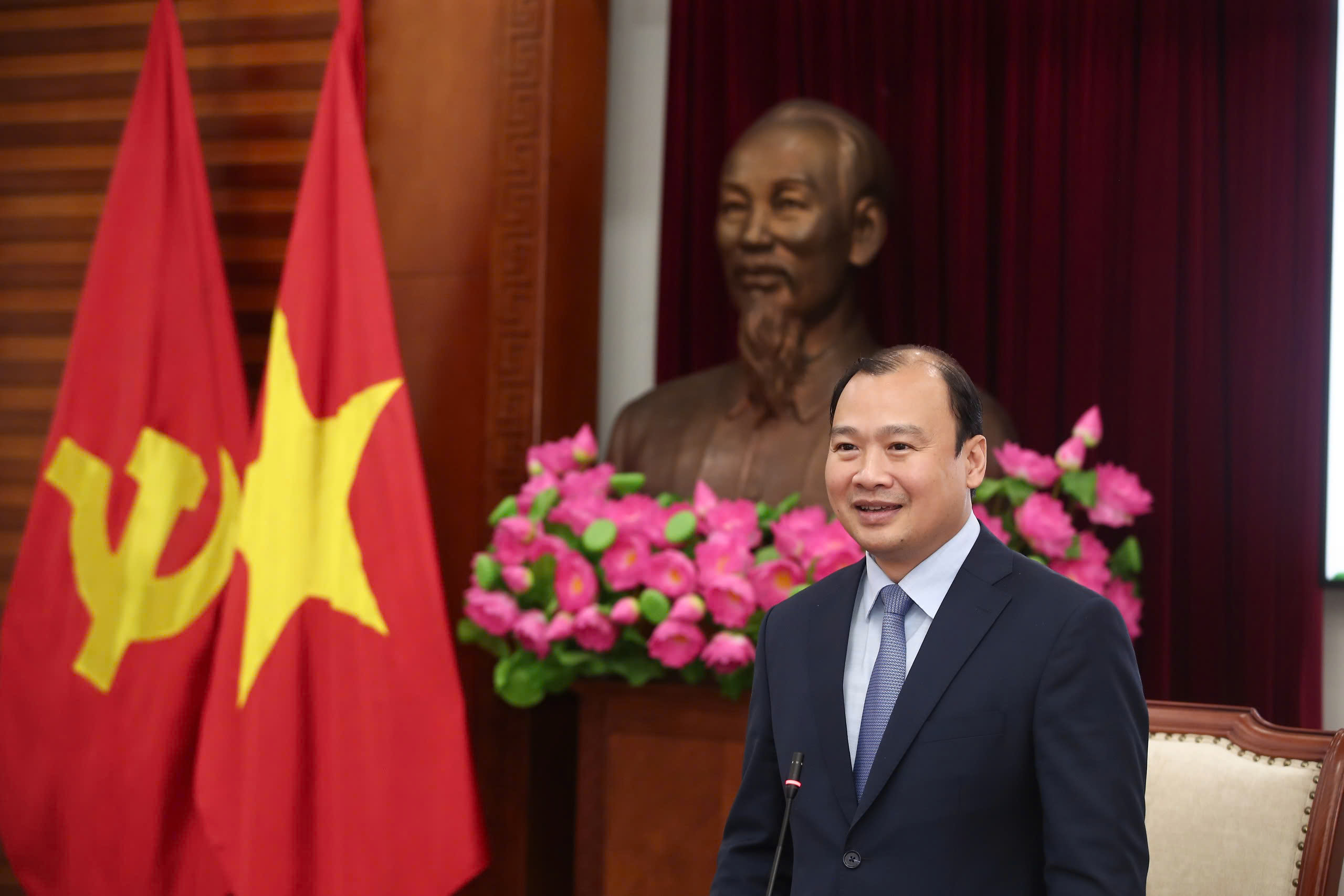 The Ministry of Culture, Sports and Tourism announced and awarded decisions on personnel work - Photo 7. Bộ VHTTDL công bố và trao các quyết định về công tác cán bộ - Ảnh 7.
