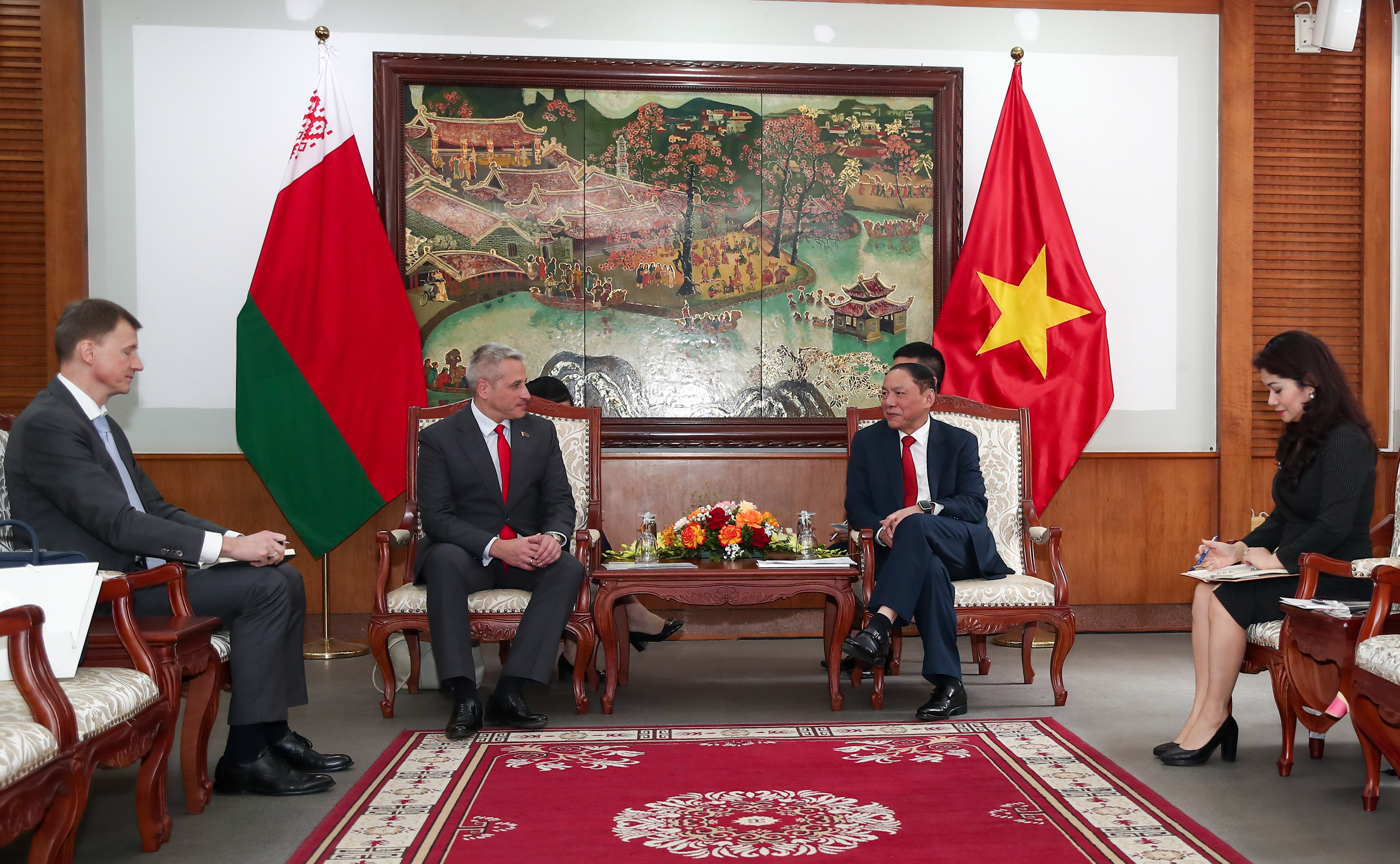Bộ trưởng Nguyễn Văn Hùng tiếp Đại sứ Belarus tại Việt Nam Uladzimir Baravikou