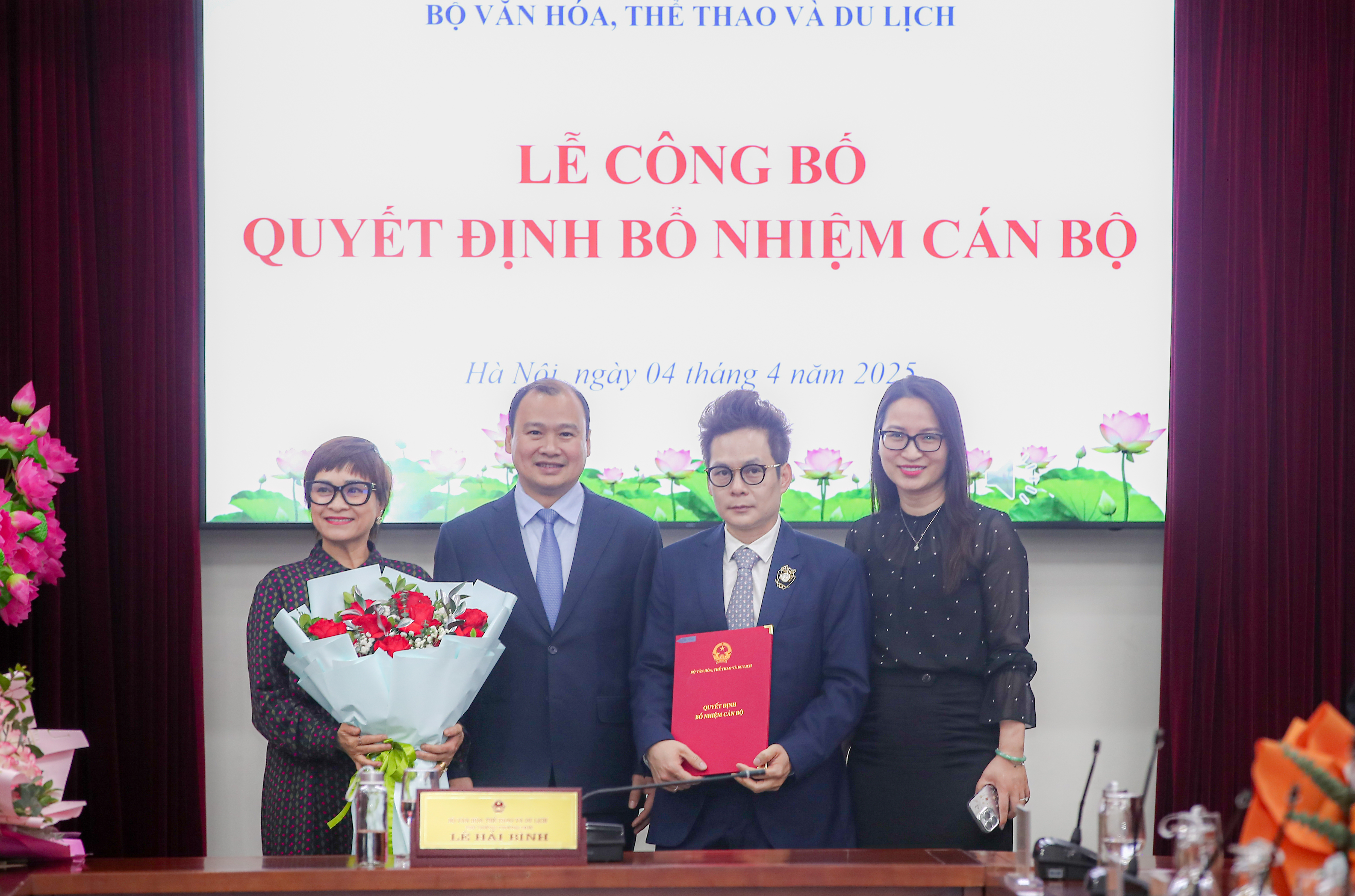Trao các quyết định về công tác cán bộ tại Bộ VHTTDL