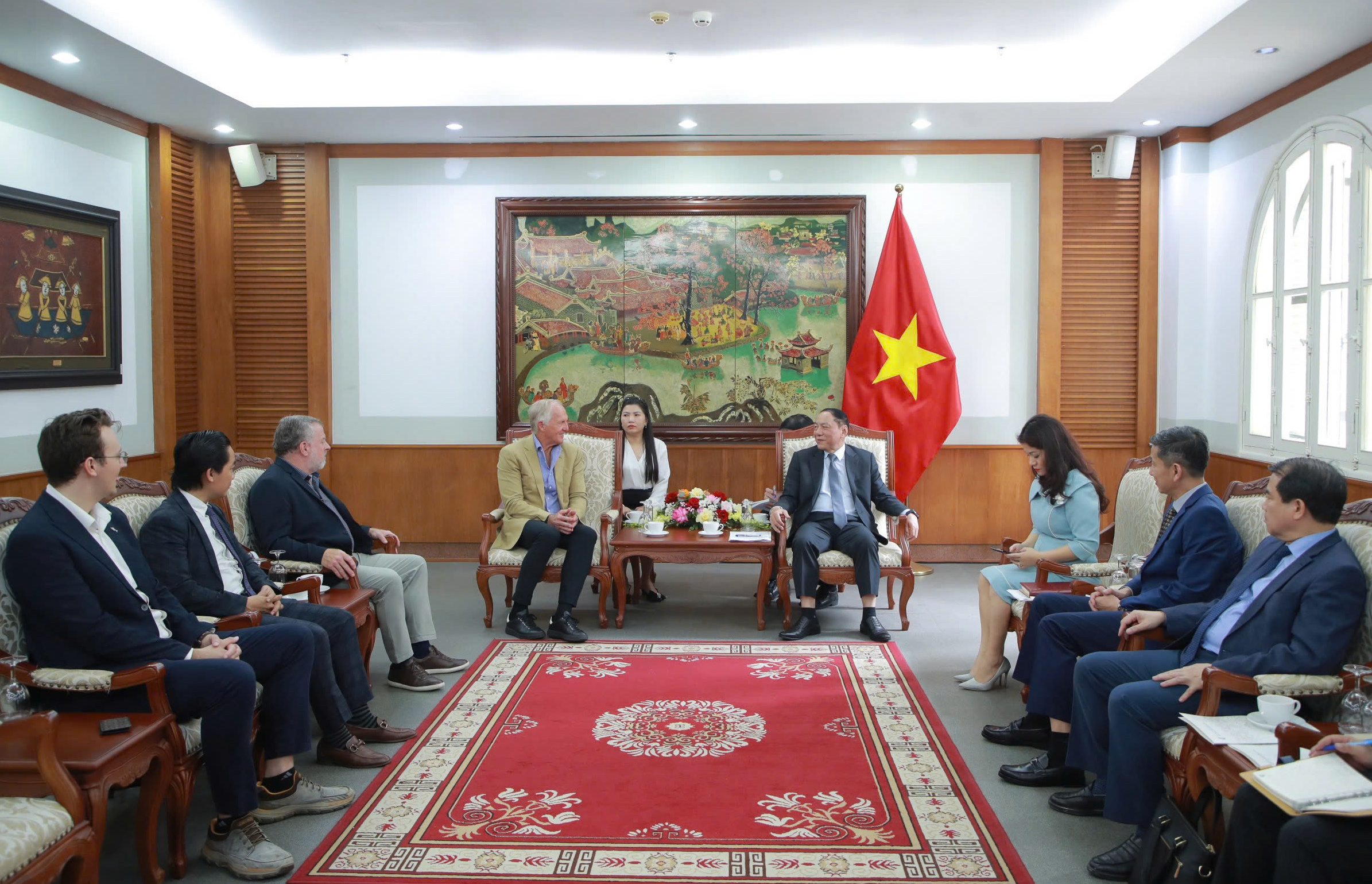 Bộ trưởng Nguyễn Văn Hùng tiếp và làm việc với ông Greg Norman- Đại sứ Du lịch Việt Nam nhiệm kỳ 2018-2021