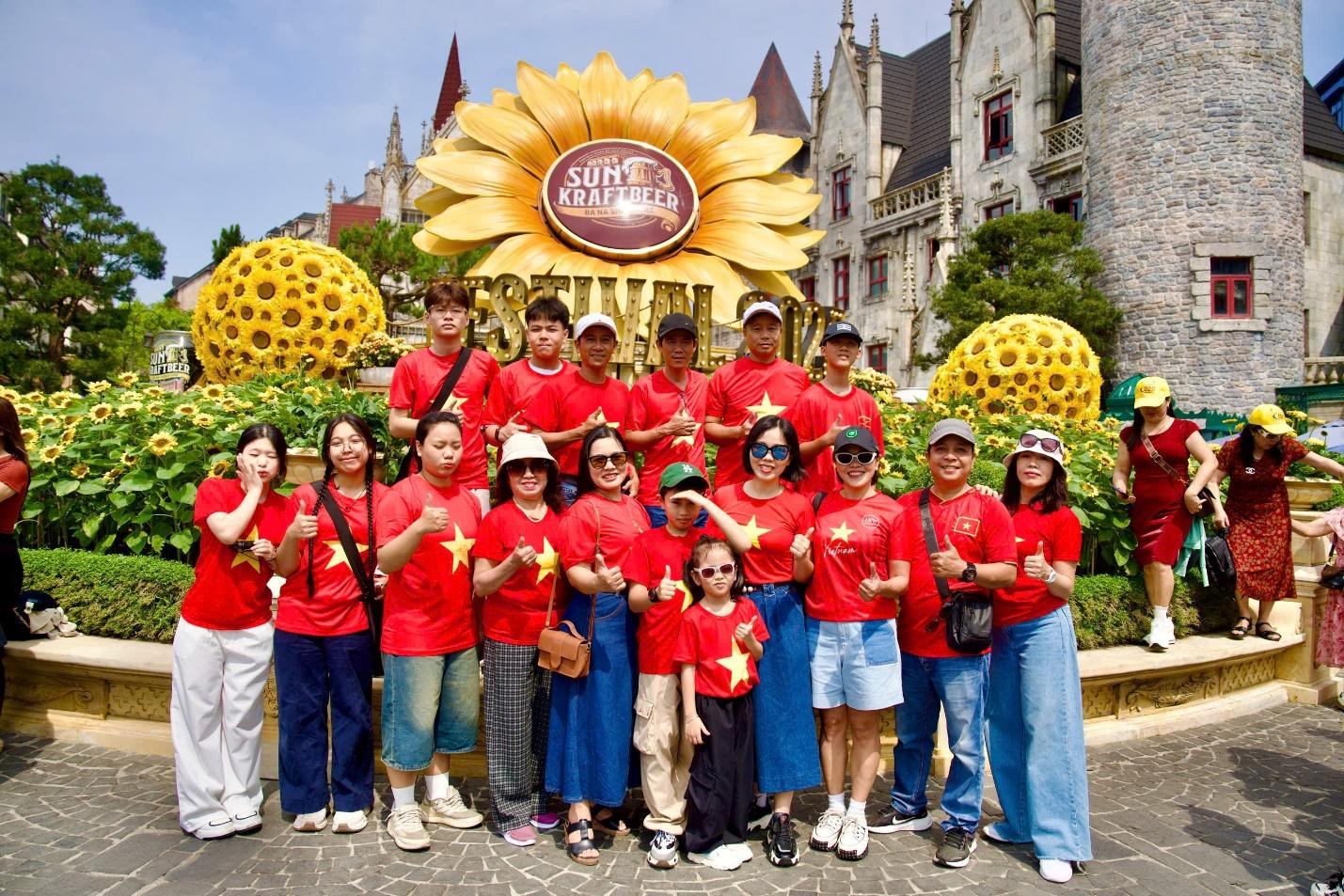 Sun World Ba Na Hills đón lượng khách kỷ lục dịp Giỗ Tổ Hùng Vương - Ảnh 2. Sun World Ba Na Hills đón lượng khách kỷ lục dịp Giỗ Tổ Hùng Vương - Ảnh 2.