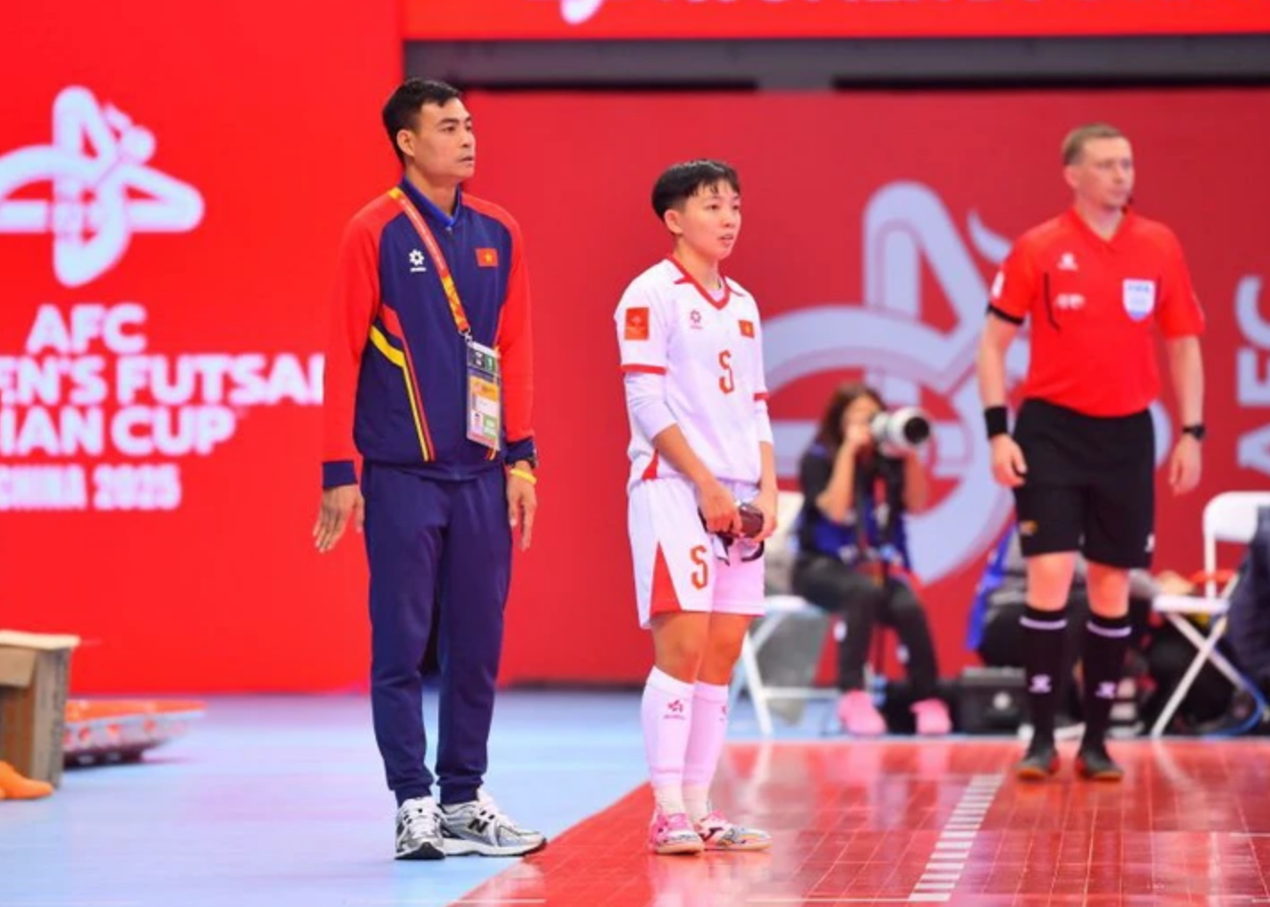 Thử thách của tuyển futsal nữ Việt Nam với giấc mơ World Cup - Ảnh 1. Thử thách của tuyển futsal nữ Việt Nam với giấc mơ World Cup - Ảnh 1.