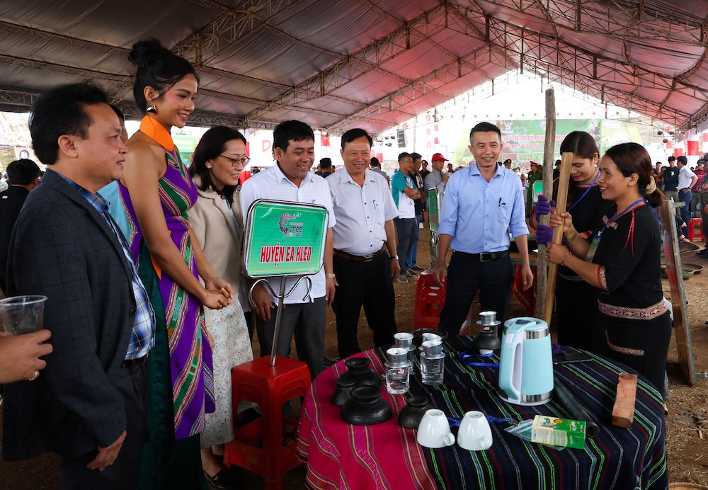 Đắk Lắk phát triển du lịch từ chiều sâu sản phẩm - Ảnh 1. Đắk Lắk phát triển du lịch từ chiều sâu sản phẩm - Ảnh 1.