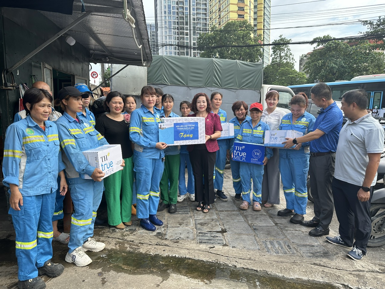 Tôn vinh phụ nữ Thủ đô điển hình tiêu biểu làm theo lời Bác giai đoạn 2016-2025 - Ảnh 4. Tôn vinh phụ nữ Thủ đô điển hình tiêu biểu làm theo lời Bác giai đoạn 2016-2025 - Ảnh 4.