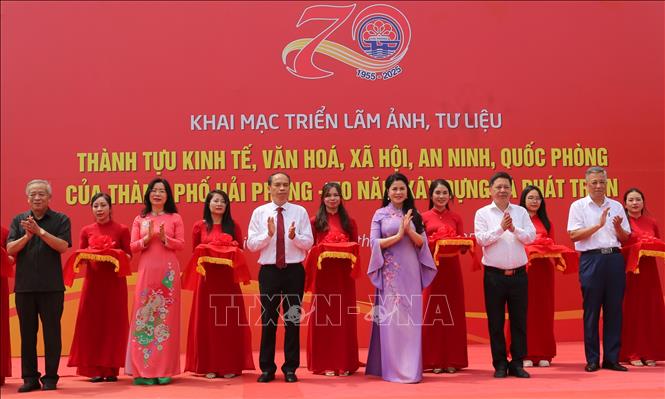 Trưng bày 300 bức ảnh tại triển lãm 70 năm xây dựng và phát triển Hải Phòng - Ảnh 1. Trưng bày 300 bức ảnh tại triển lãm 70 năm xây dựng và phát triển Hải Phòng - Ảnh 1.