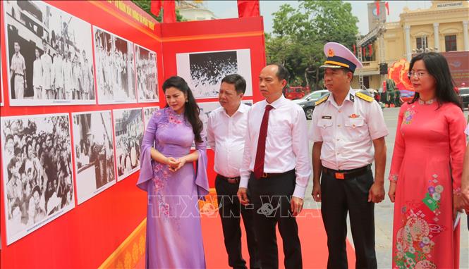 Trưng bày 300 bức ảnh tại triển lãm 70 năm xây dựng và phát triển Hải Phòng - Ảnh 2. Trưng bày 300 bức ảnh tại triển lãm 70 năm xây dựng và phát triển Hải Phòng - Ảnh 2.