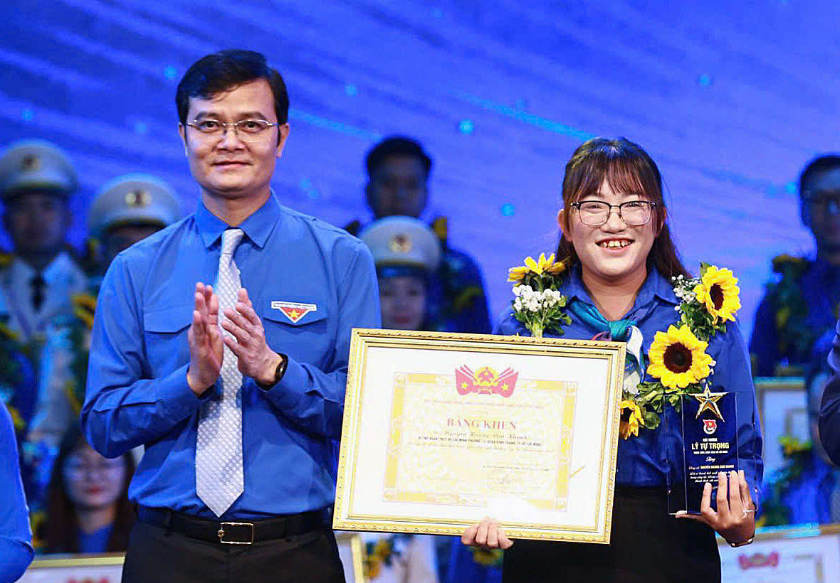 Người lan tỏa lối sống đẹp cho tuổi trẻ Thành phố mang tên Bác - Ảnh 2. Người lan tỏa lối sống đẹp cho tuổi trẻ Thành phố mang tên Bác - Ảnh 2.