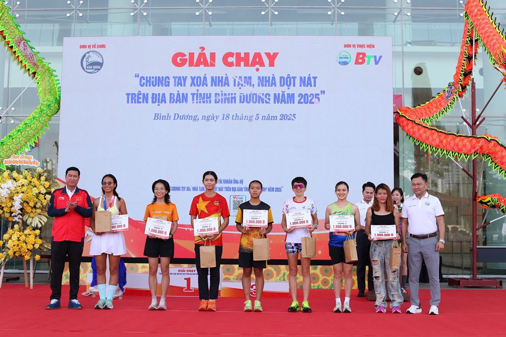 11.000 người tham gia giải chạy “Chung tay xóa nhà tạm, nhà dột nát trên địa bàn tỉnh Bình Dương” - Ảnh 2. 11.000 người tham gia giải chạy “Chung tay xóa nhà tạm, nhà dột nát trên địa bàn tỉnh Bình Dương” - Ảnh 2.