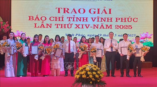 Vĩnh Phúc: Hàng chục tác phẩm báo chí xuất sắc được vinh danh - Ảnh 1. Vĩnh Phúc: Hàng chục tác phẩm báo chí xuất sắc được vinh danh - Ảnh 1.
