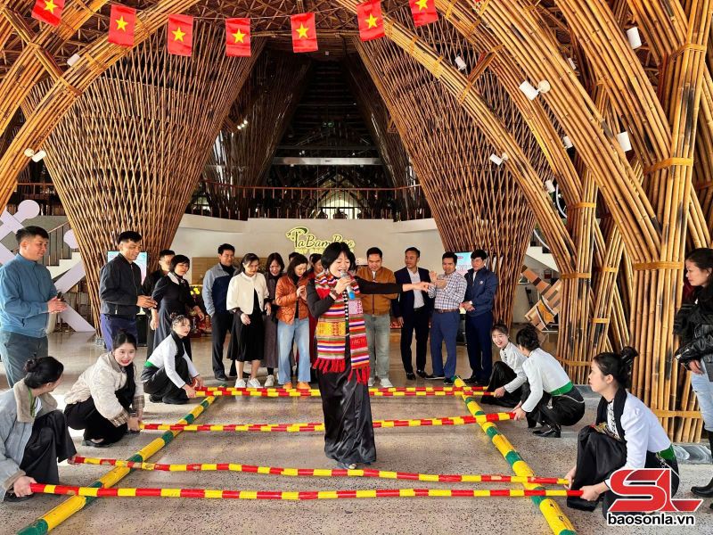 Sơn La xây dựng nguồn nhân lực du lịch trước yêu cầu phát triển - Ảnh 5. Sơn La xây dựng nguồn nhân lực du lịch trước yêu cầu phát triển - Ảnh 5.