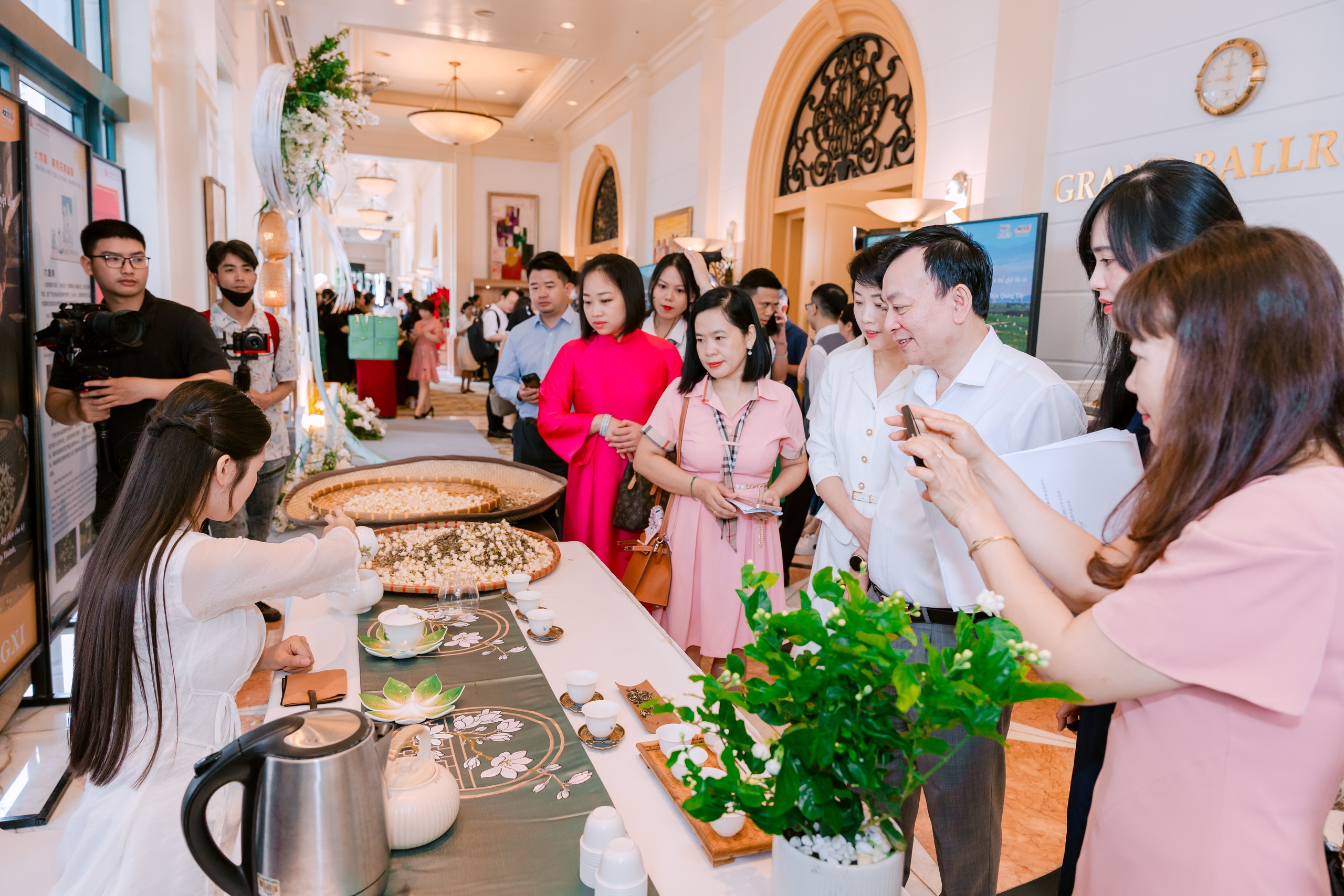 歴史と茶文化の赤い旅を通じてベトナムと中国の文化と観光を促進する - 写真8。 Tăng cường quảng bá văn hóa, du lịch Việt – Trung qua hành trình đỏ lịch sử và văn hóa trà - Ảnh 8.