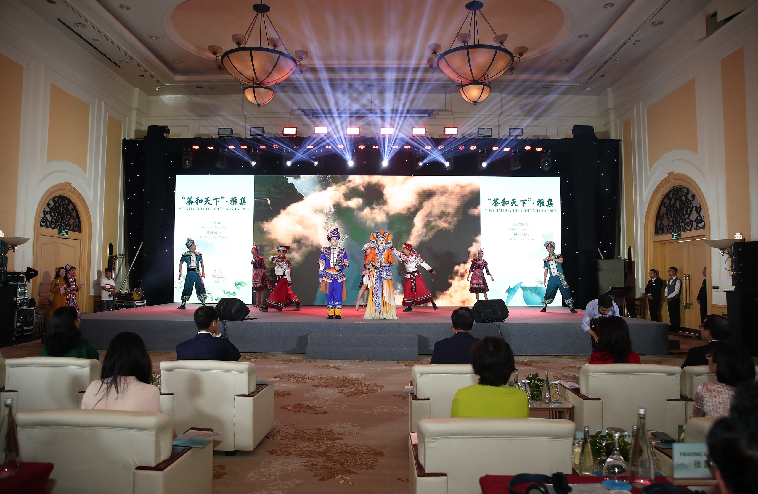 歴史と茶文化の赤い旅を通じてベトナムと中国の文化と観光を促進する - 写真1。 Tăng cường quảng bá văn hóa, du lịch Việt – Trung qua hành trình đỏ lịch sử và văn hóa trà - Ảnh 1.