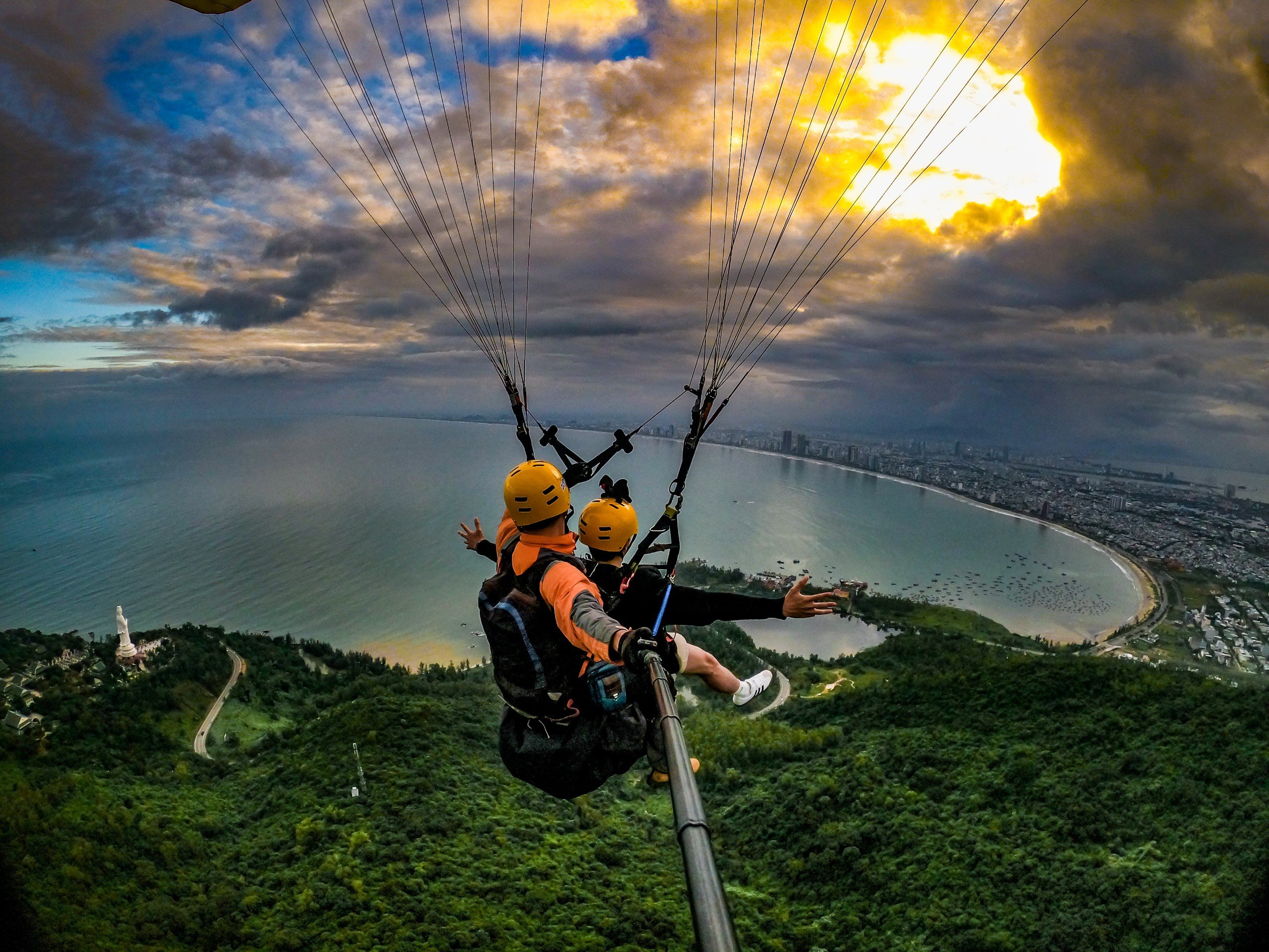 ダナン市、沿岸地域とハン川で水上レクリエーションとエンターテインメントを企画する計画を発表 - 写真1。 Đà Nẵng ban hành phương án tổ chức vui chơi, giải trí dưới nước tại khu vực biển ven bờ và sông Hàn - Ảnh 1.