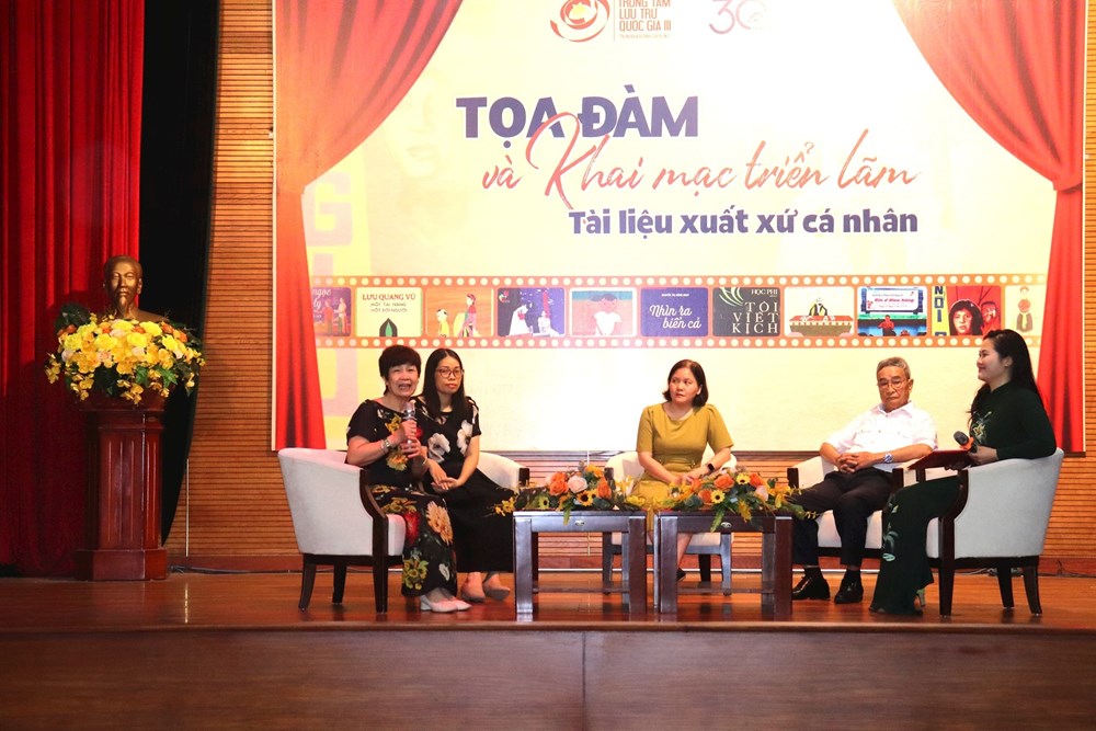 Tài liệu lưu trữ quý hiếm về những gương mặt tiêu biểu - Ảnh 1. Tài liệu lưu trữ quý hiếm về những gương mặt tiêu biểu - Ảnh 1.
