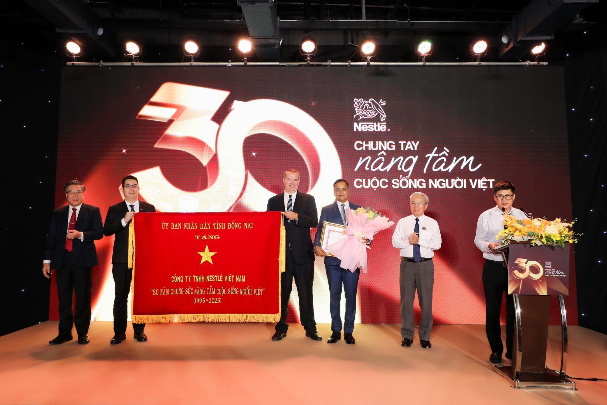 Doanh nghiệp FDI góp phần nâng cao năng lực sản xuất và gia tăng giá trị cho kinh tế Việt Nam - Ảnh 4. Doanh nghiệp FDI góp phần nâng cao năng lực sản xuất và gia tăng giá trị cho kinh tế Việt Nam - Ảnh 4.