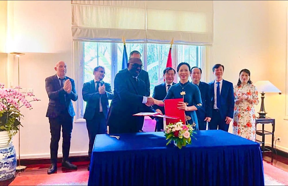 Bảo tàng Chiến thắng Điện Biên Phủ ký thỏa thuận hợp tác với Bảo tàng Ký ức Chiến tranh Caen - Ảnh 1. Bảo tàng Chiến thắng Điện Biên Phủ ký thỏa thuận hợp tác với Bảo tàng Ký ức Chiến tranh Caen - Ảnh 1.