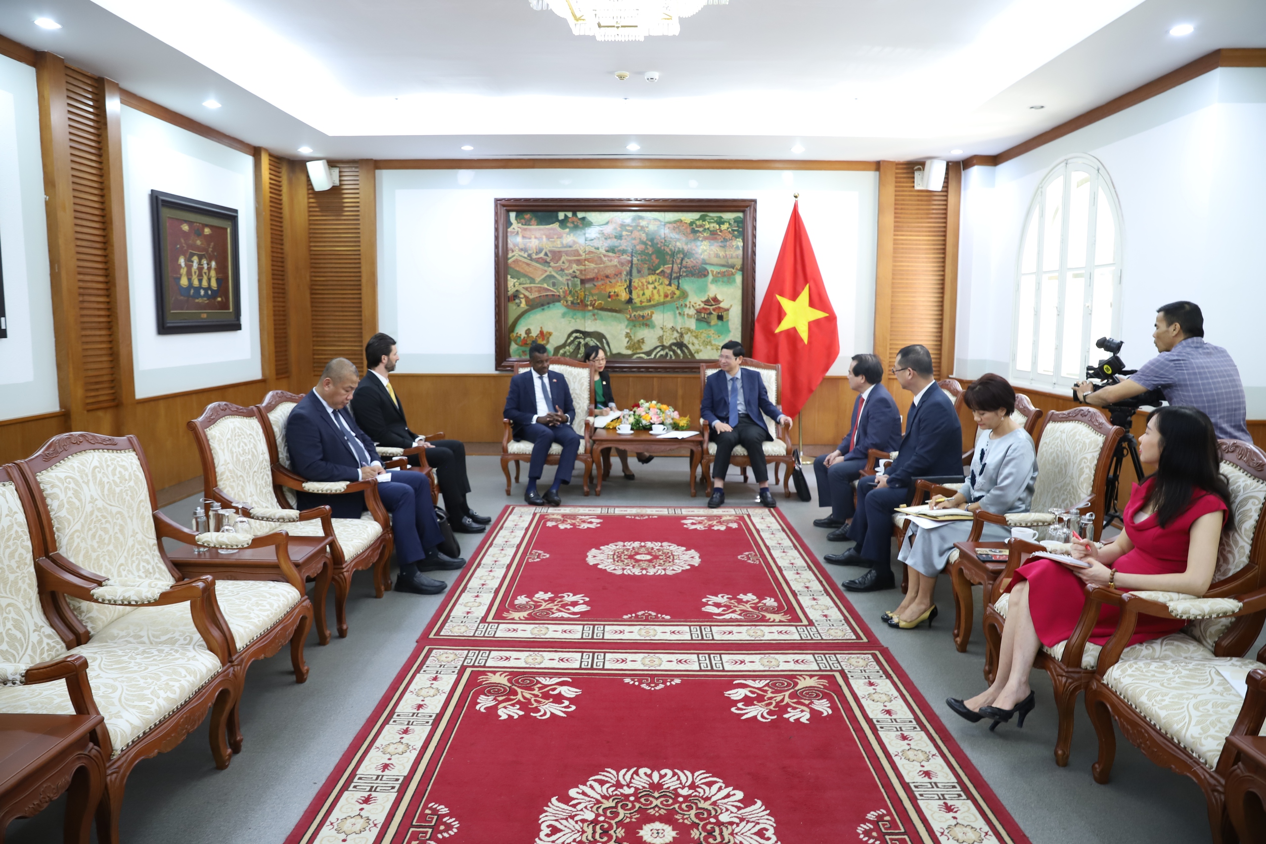 ベトナムとドミニカ国間の友好関係のさらなる促進 - 写真2。 Thúc đẩy hơn mối quan hệ hữu nghị giữa Việt Nam - Cộng đồng thịnh vượng chung Dominica - Ảnh 2.