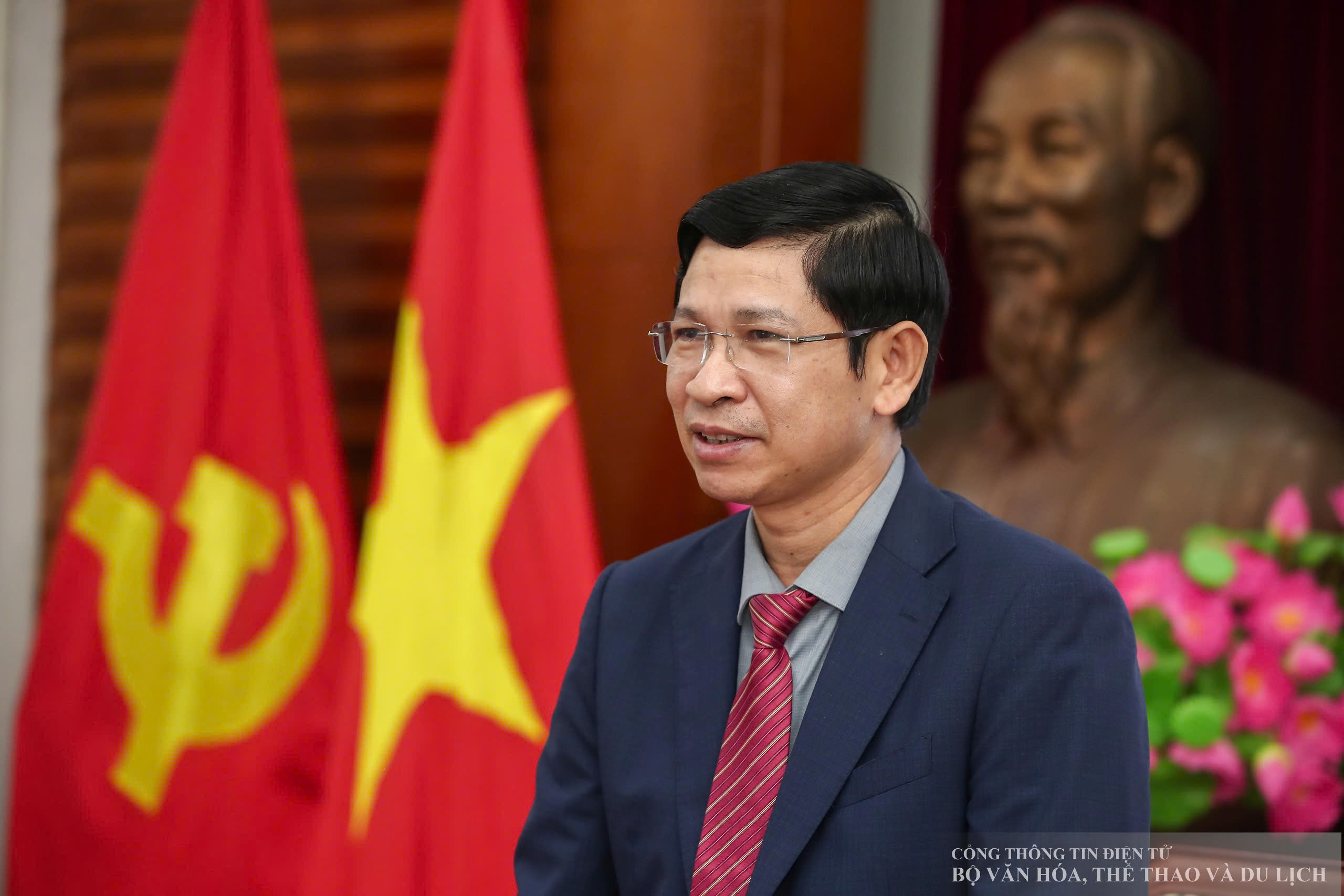 Vergabe von Entscheidungen über die Ernennung von Beamten im Ministerium für Kultur, Sport und Tourismus - Foto 1. Trao các quyết định bổ nhiệm cán bộ tại Bộ VHTTDL - Ảnh 1.