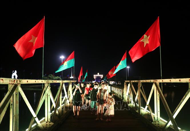 Quảng Trị: Phát triển du lịch bền vững từ 'Ký ức chiến tranh - Khát vọng hòa bình' - Ảnh 5. Quảng Trị: Phát triển du lịch bền vững từ 'Ký ức chiến tranh - Khát vọng hòa bình' - Ảnh 5.