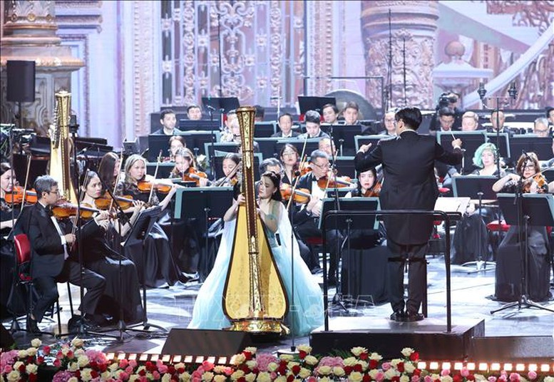 Tổng Bí thư Tô Lâm dự chương trình hòa nhạc hữu nghị Việt Nam - Kazakhstan - Ảnh 6. Tổng Bí thư Tô Lâm dự chương trình hòa nhạc hữu nghị Việt Nam - Kazakhstan - Ảnh 6.