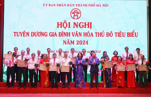 Tổng kết 2 năm phòng, chống bạo lực gia đình: Lan tỏa giá trị yêu thương trong mỗi mái ấm - Ảnh 1. Tổng kết 2 năm phòng, chống bạo lực gia đình: Lan tỏa giá trị yêu thương trong mỗi mái ấm - Ảnh 1.