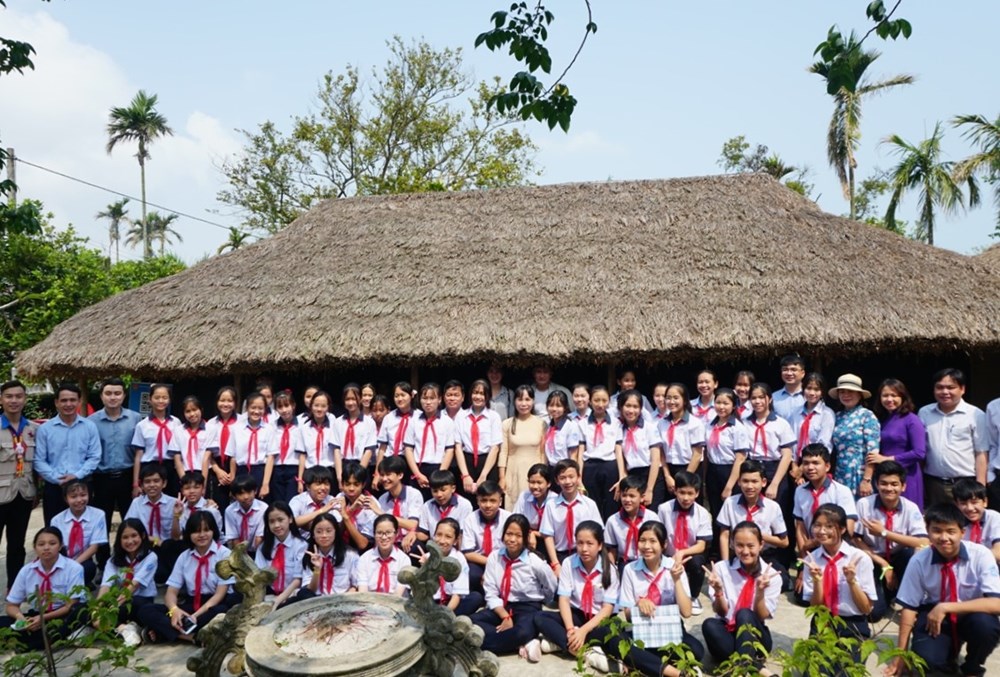 Thành phố Huế: Nhiều hoạt động văn hóa kỷ niệm 135 năm Ngày sinh Chủ tịch Hồ Chí Minh - Ảnh 1. Thành phố Huế: Nhiều hoạt động văn hóa kỷ niệm 135 năm Ngày sinh Chủ tịch Hồ Chí Minh - Ảnh 1.