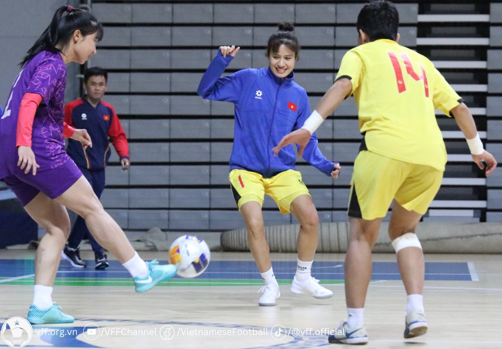 Đội tuyển Futsal nữ Việt Nam quyết tâm giành chiến thắng trước Philippines - Ảnh 1. Đội tuyển Futsal nữ Việt Nam quyết tâm giành chiến thắng trước Philippines - Ảnh 1.
