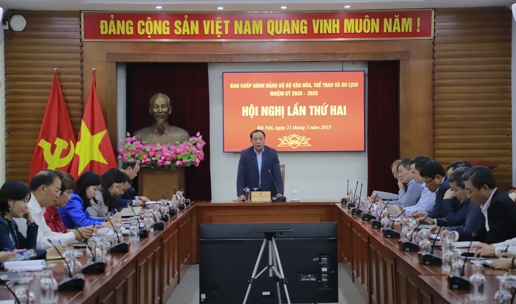 Parteitag des Ministeriums für Kultur, Sport und Tourismus: Den Innovationsgeist und den Aufstiegswillen weiter anregen - Foto 1. Đại hội Đảng bộ Bộ Văn hóa, Thể thao và Du lịch: Khơi dậy mạnh mẽ hơn nữa tinh thần đổi mới, khát vọng vươn lên - Ảnh 1.