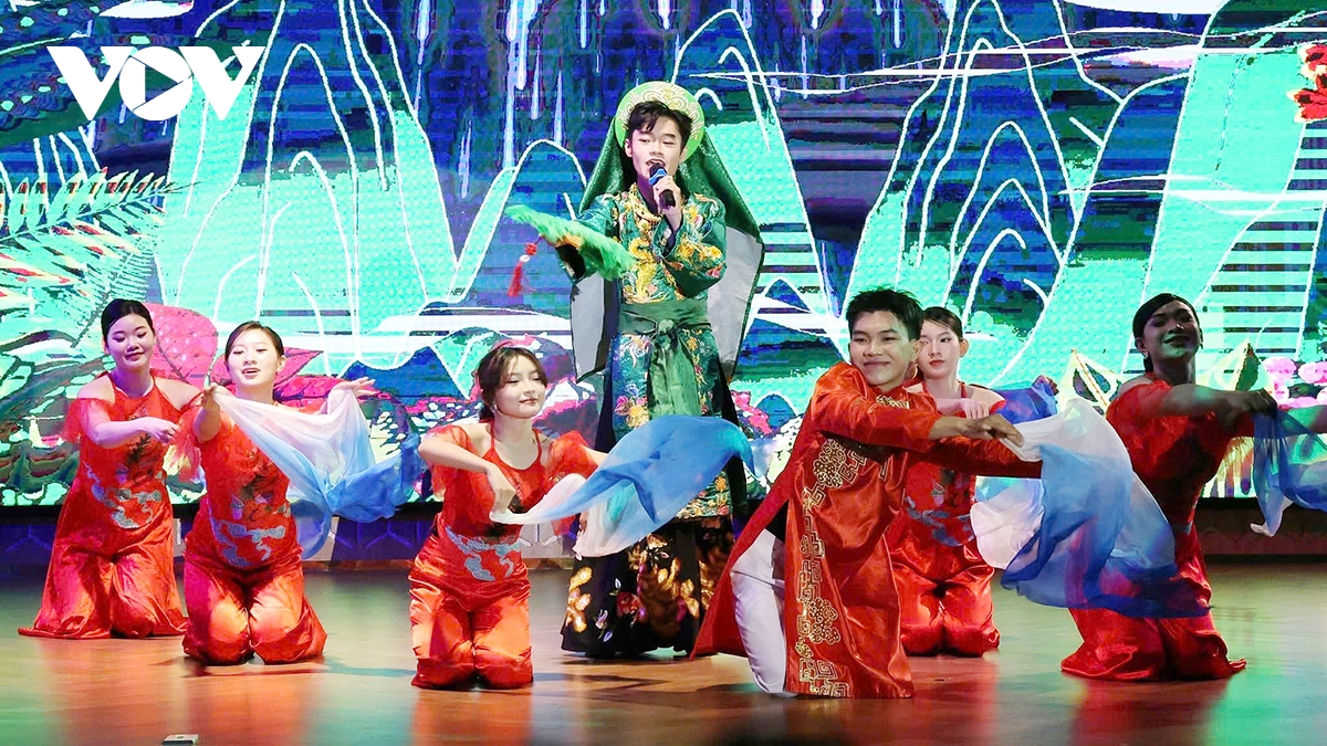 Văn hóa truyền thống 3 miền hội tụ trong chương trình “Thanh âm miền di sản” - Ảnh 3. Văn hóa truyền thống 3 miền hội tụ trong chương trình “Thanh âm miền di sản” - Ảnh 3.