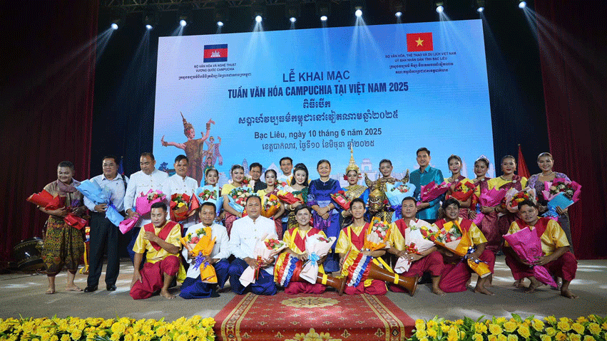 Ấn tượng Lễ Khai mạc Tuần Văn hóa Campuchia tại Việt Nam năm 2025 - Ảnh 9. Ấn tượng Lễ Khai mạc Tuần Văn hóa Campuchia tại Việt Nam năm 2025 - Ảnh 9.